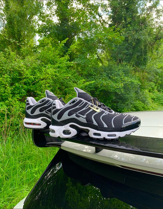 Air Max Plus Black/Metallic Silver